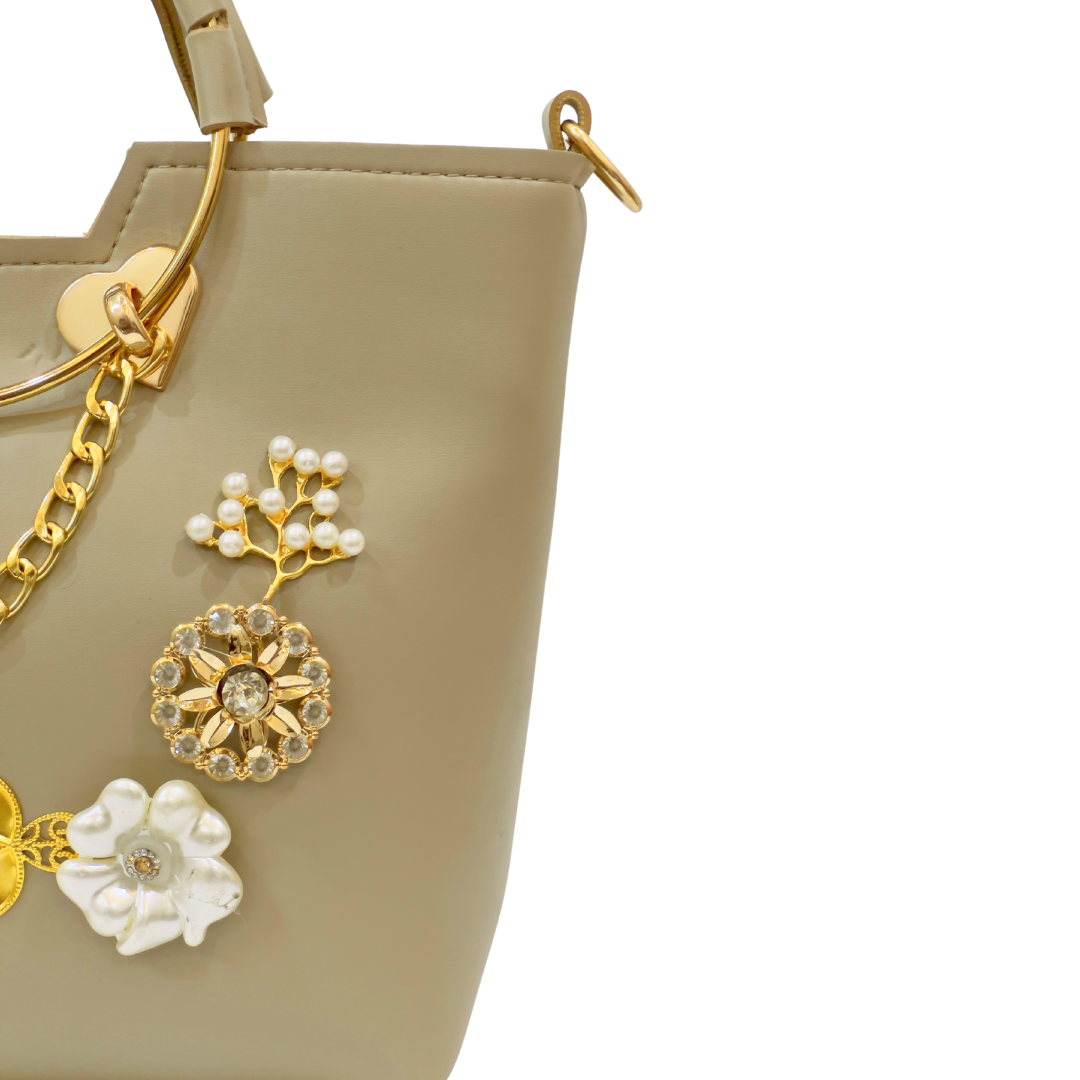 Chic Beige Tote for Everyday